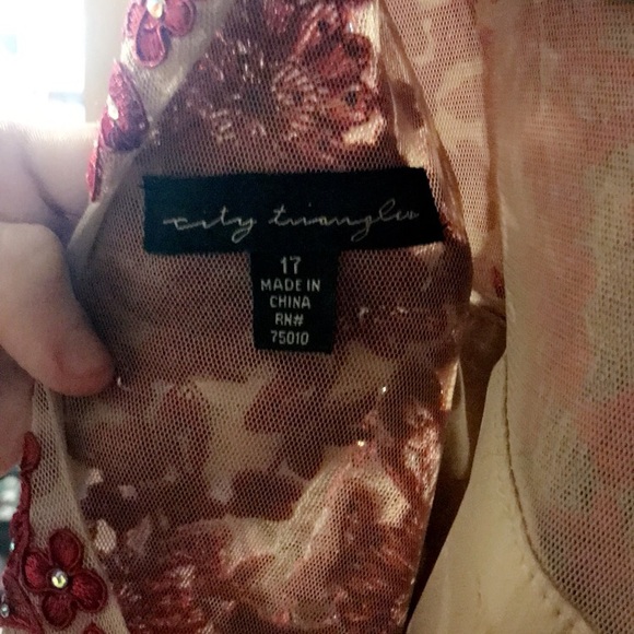 Red Prom/Snowball Dress - Picture 2 of 3